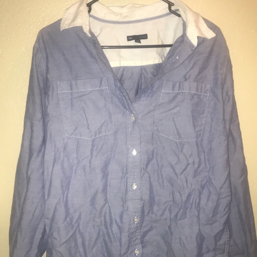 Gap long sleeve button up shirt